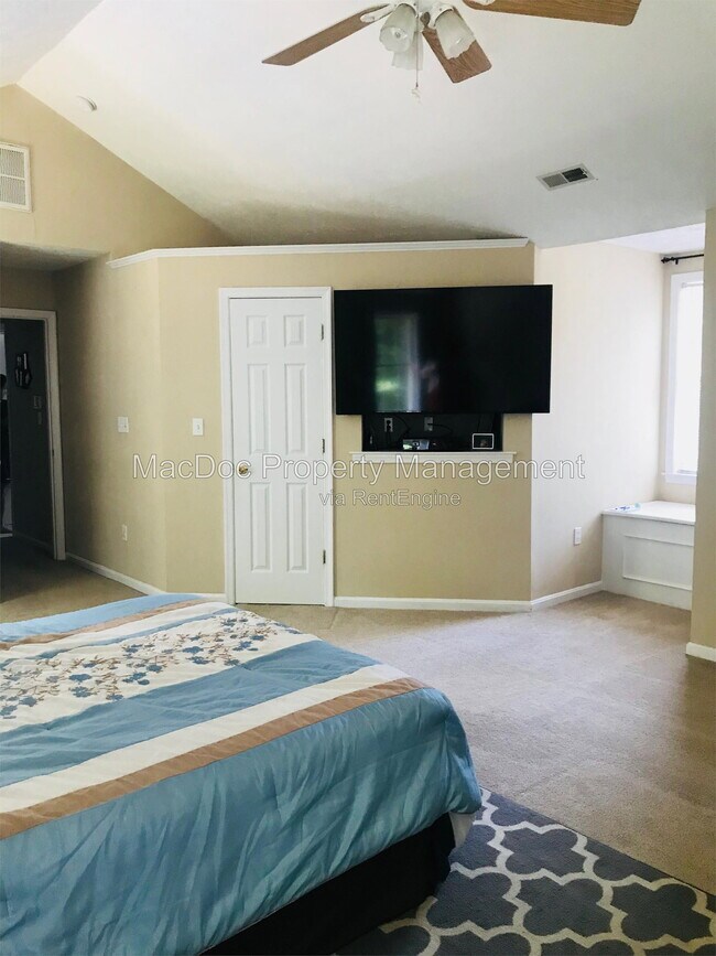 Building Photo - 6804 Saxony Cir