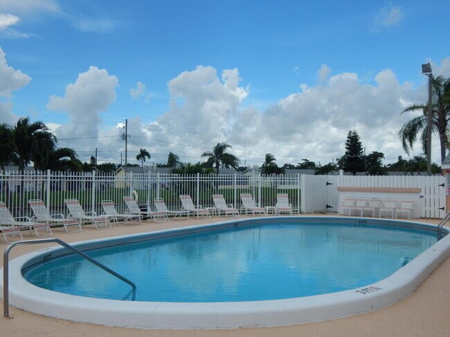 Building Photo - 2847 Duke Ln