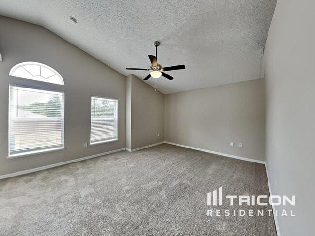 Building Photo - 3013 Whispering Trails Dr