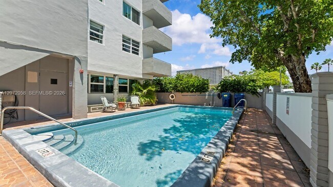 Building Photo - 1145 Normandy Dr