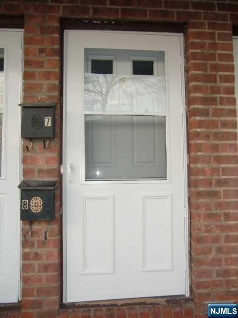 Building Photo - 482 Broad Ave