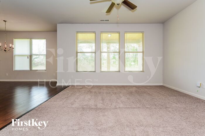 Building Photo - 152 Daisy Cir