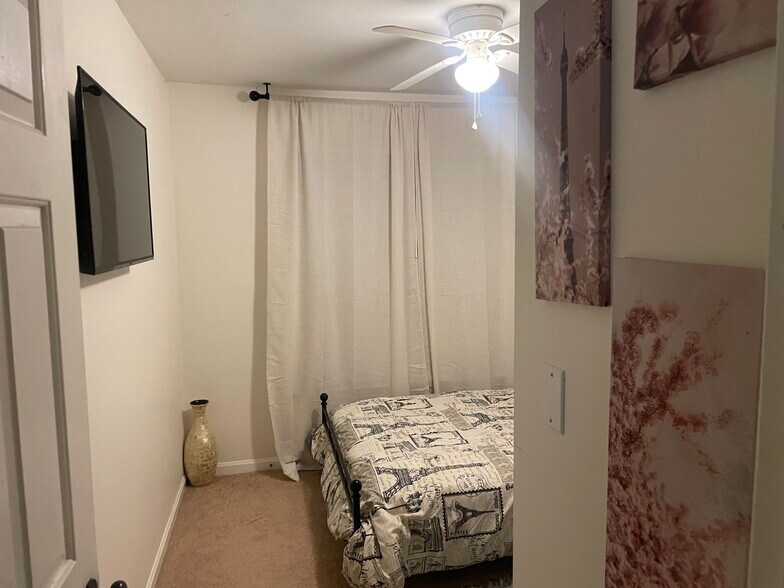 Building Photo - 288 Juliet Ln SW