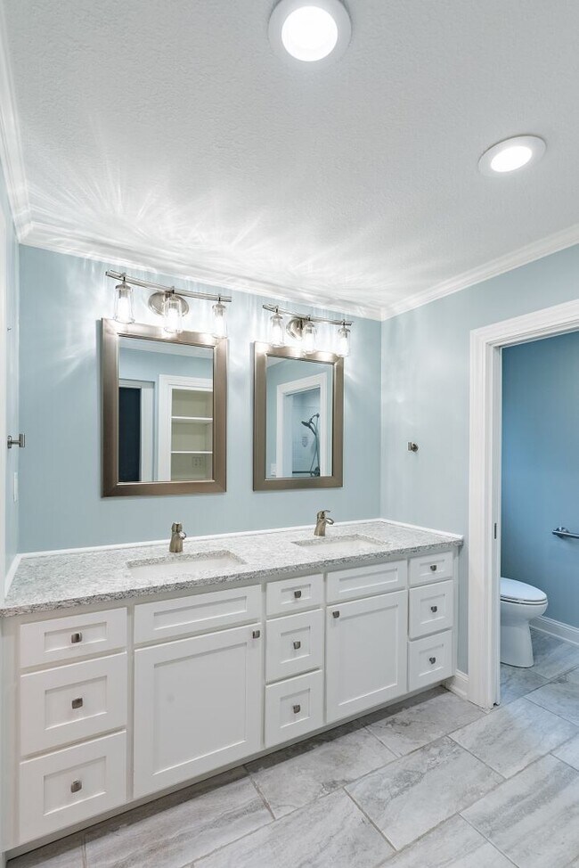 Building Photo - Beautiful 3 Bed Overland Park Ranch Home NEWLY REMODELED