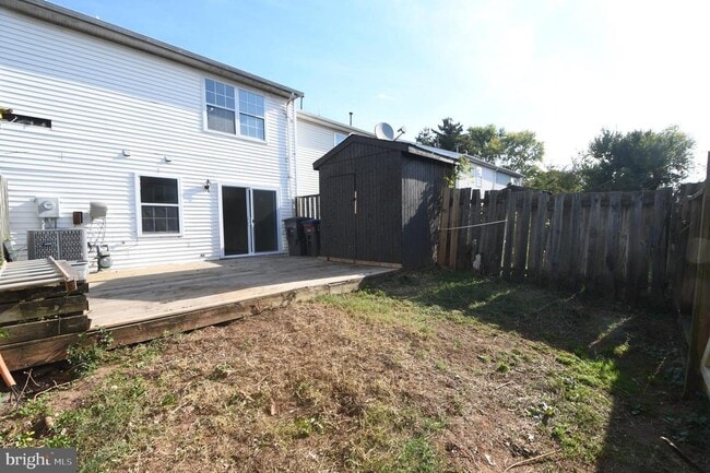 Building Photo - 8635 Union Pl