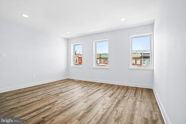Building Photo - 2615 Lauretta Ave
