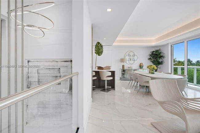 Building Photo - 100 South Pointe Dr