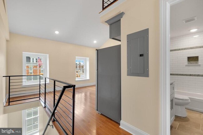 Building Photo - 6607 Ridge Ave