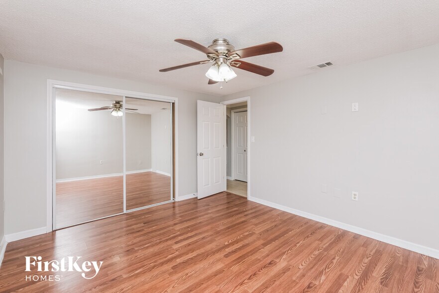 Building Photo - 9021 St Clair Ln