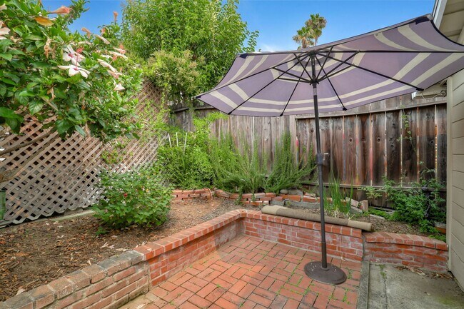 Building Photo - 3669 Madrone Ave