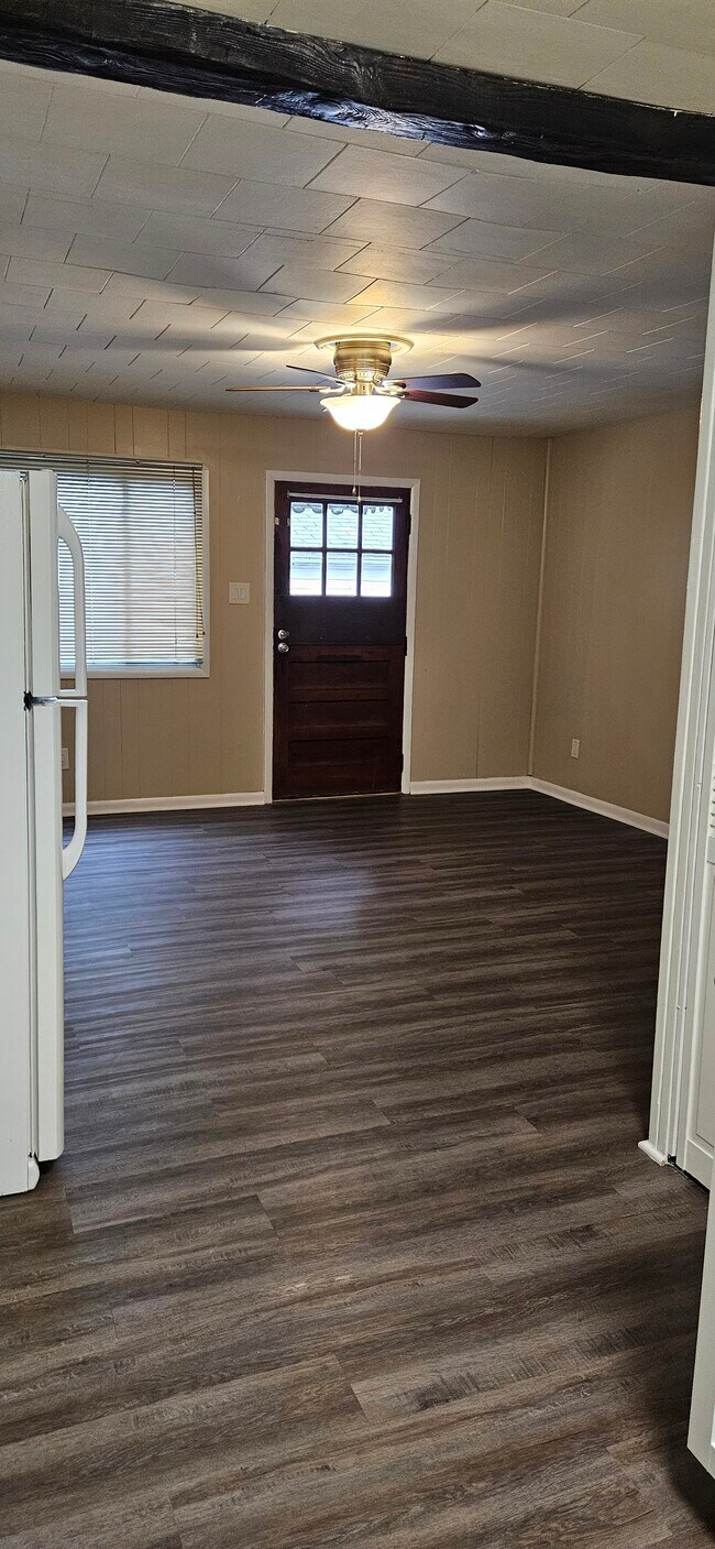 Building Photo - 2085 Bellefontaine Ave