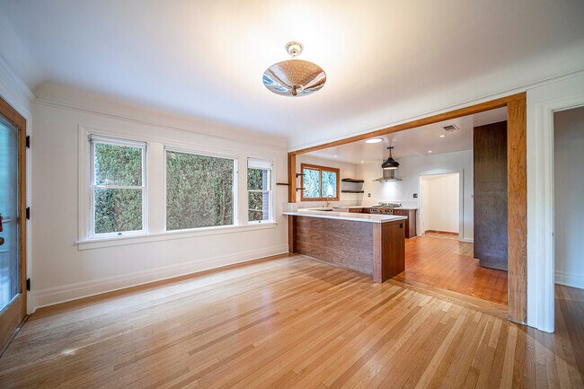 Building Photo - 5123 Townsend Ave