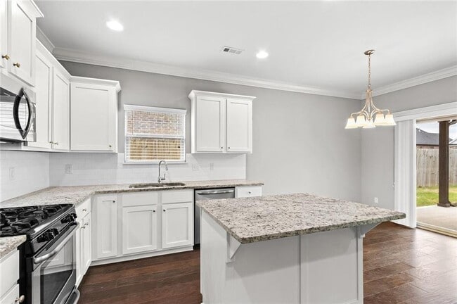 Building Photo - 4400 SW Eggersway Pl