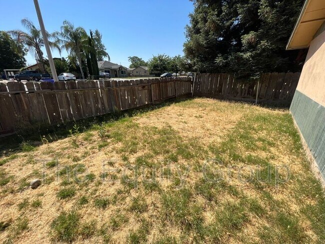 Building Photo - 401 S Valencia Blvd