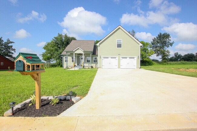 Building Photo - 133 Riverbend Dr