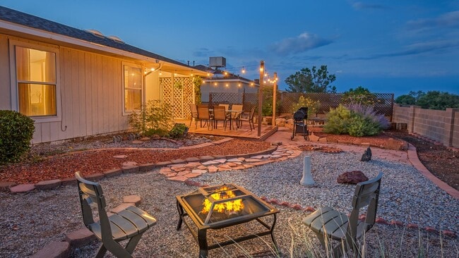 Building Photo - FULLY Furnished Rio Rancho Home, Utilities...