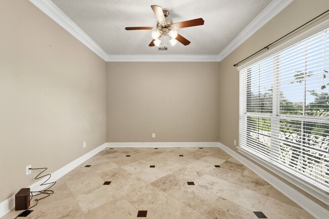 Building Photo - 2702 Pine tr