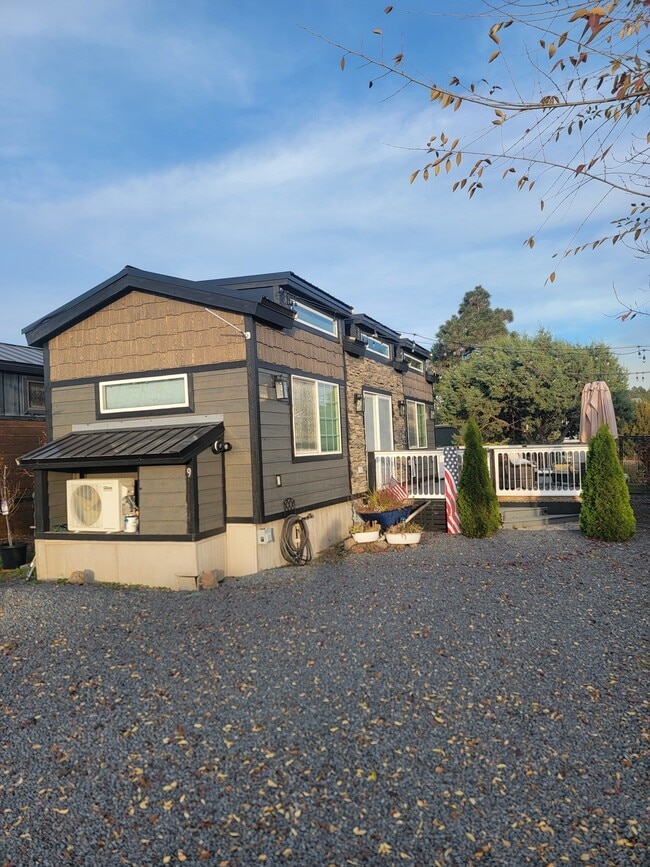 Building Photo - 1412 Amanda Dr