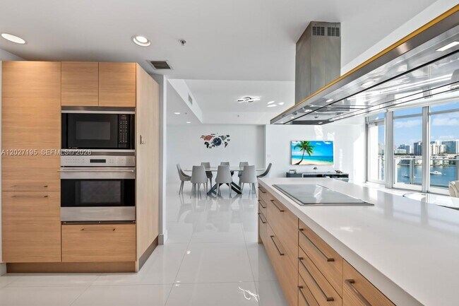 Building Photo - 17301 Biscayne Blvd