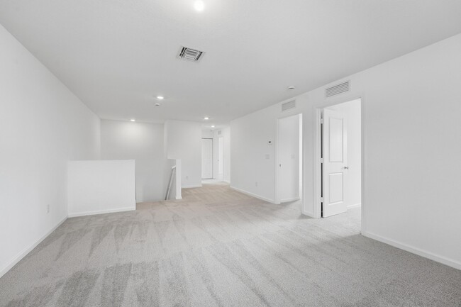 Building Photo - 10461 NW Suncrest Lp