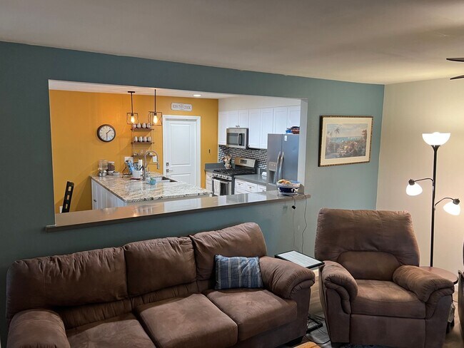 Building Photo - Gorgeous Single Story Home