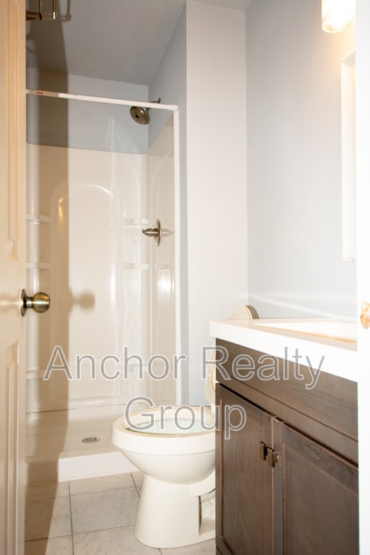 Building Photo - 304 Falling Ln