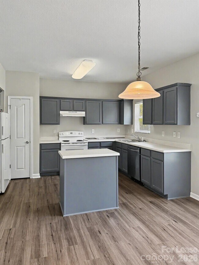 Building Photo - 2717 Forest Grove Ct