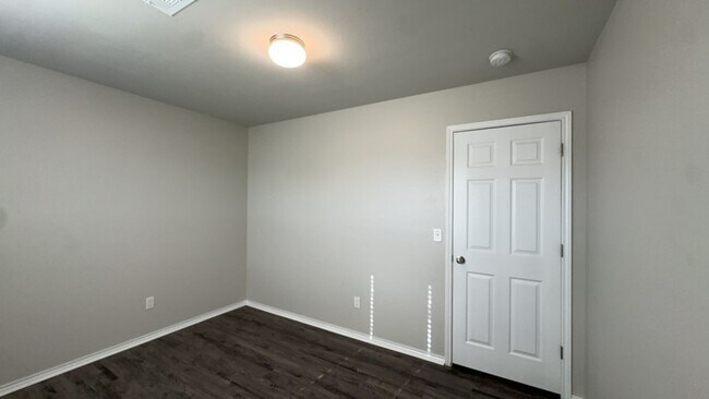 Building Photo - Beautiful 3 Bedroom 2 Bath Home in Shawnee