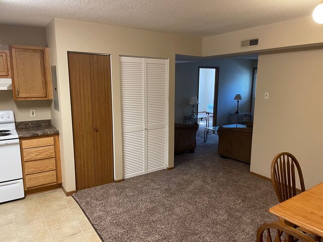 Building Photo - Furnished 4-Bedroom, 2-Bath Condo on Campus