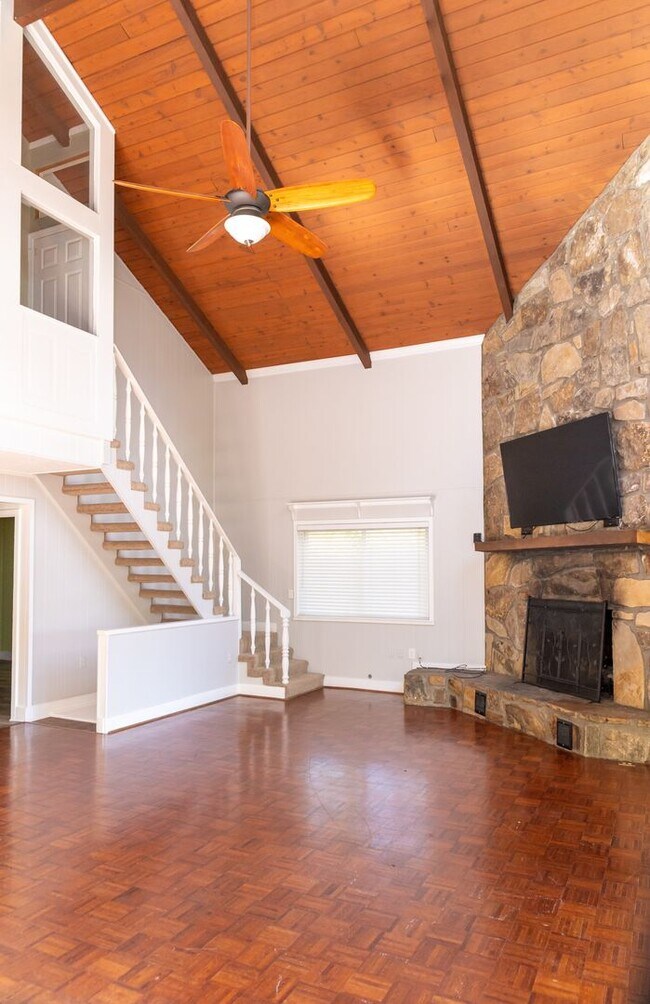 Building Photo - PEACEFUL LIVING.....SECLUSION