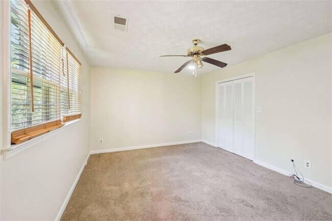 Building Photo - 498 Cole Dr SW