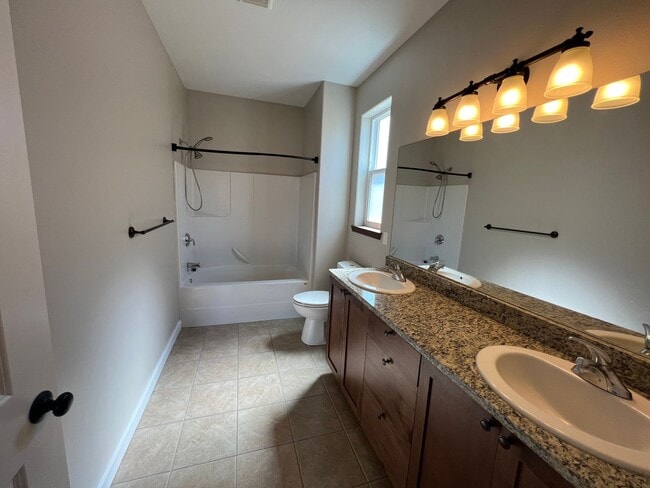 Building Photo - Modern 3 Bedroom Home