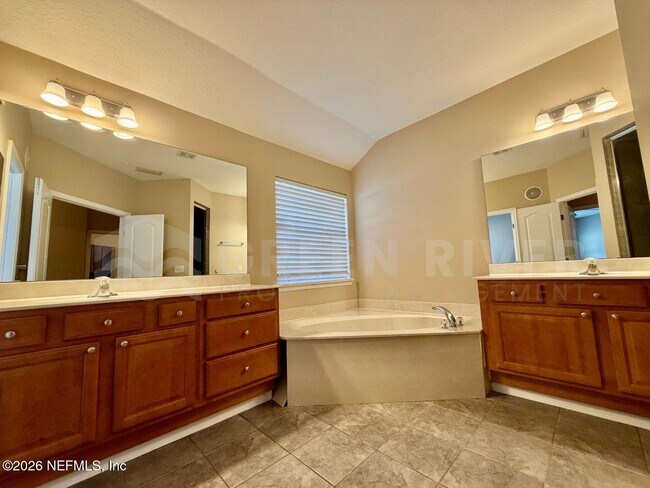 Building Photo - 1462 Scenic Oaks Dr