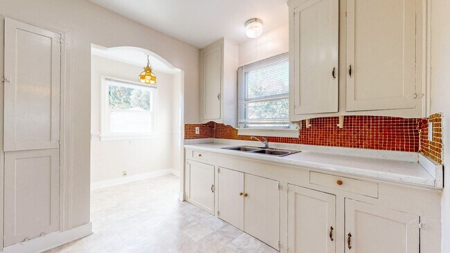 Building Photo - 507 Macklyn Ave