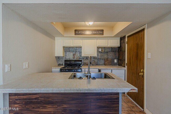 Building Photo - 11105 La Quinta Pl