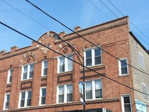 Building Photo - 2350 W Augusta Blvd