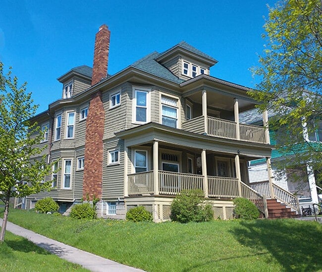 Building Photo - 262 Roosevelt Ave