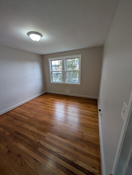 Building Photo - 1410 Dundalk Ave