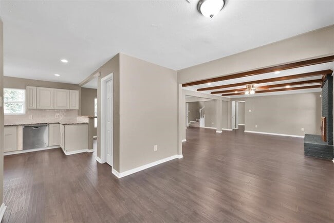 Building Photo - 696 Ravensworth Dr