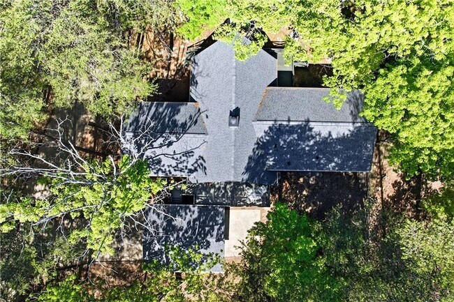 Building Photo - 114 Cherokee Dr S