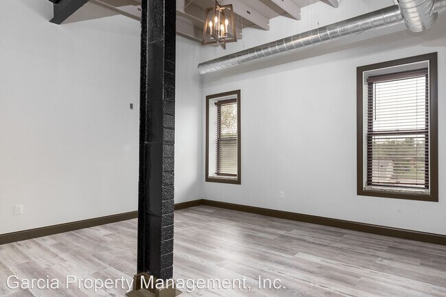 Building Photo - 8000 Ivory Ave