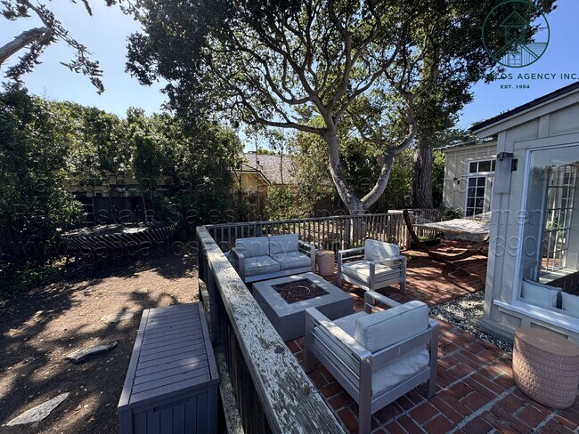 Building Photo - 3 Bed / 2 Bath Charming Carmel Point Home