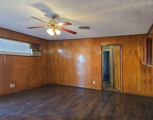 Building Photo - 8307 Bunche Dr