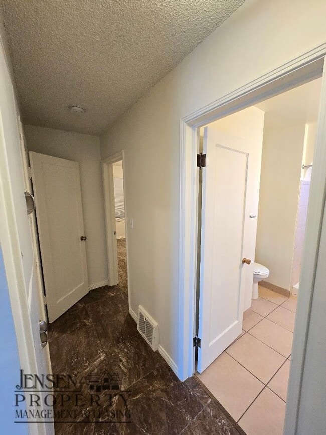 Building Photo - R698