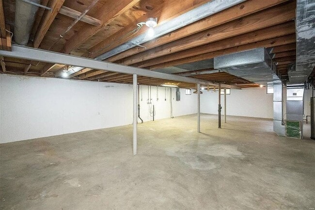 Building Photo - 904 N Duchesne Dr