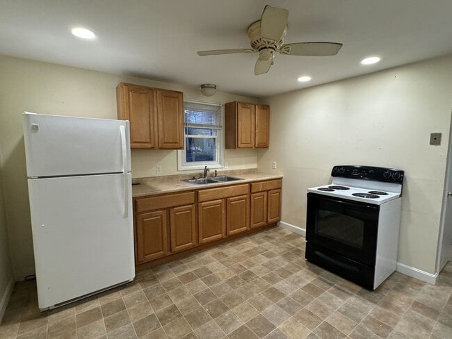 Interior Photo - 10 Hardy Ave