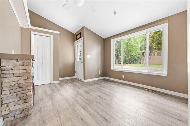 Building Photo - 9535 Listeria St