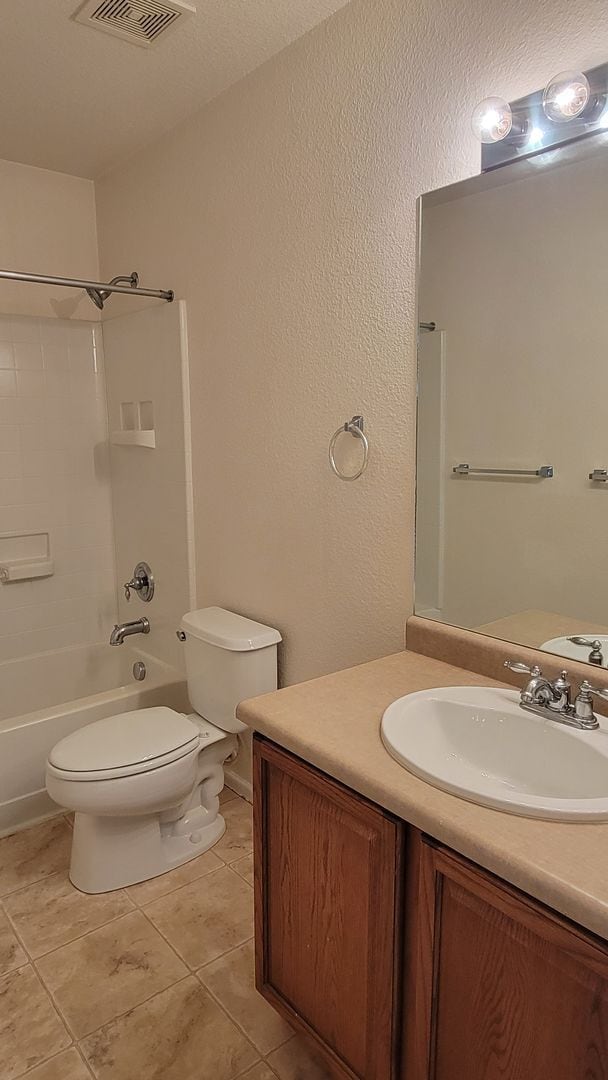 Building Photo - Single Family 3 Bed, 2.5 Bath Home - Avail...