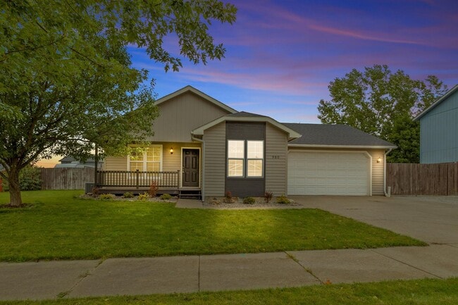 Building Photo - Updated Single Level Home In Post Falls
