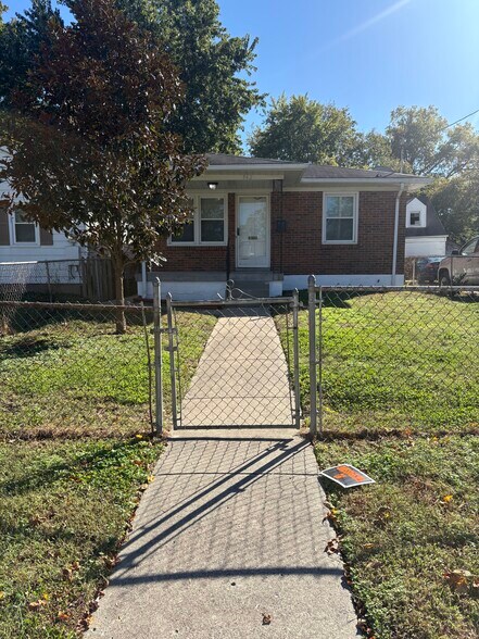 Primary Photo - 942 Beecher St